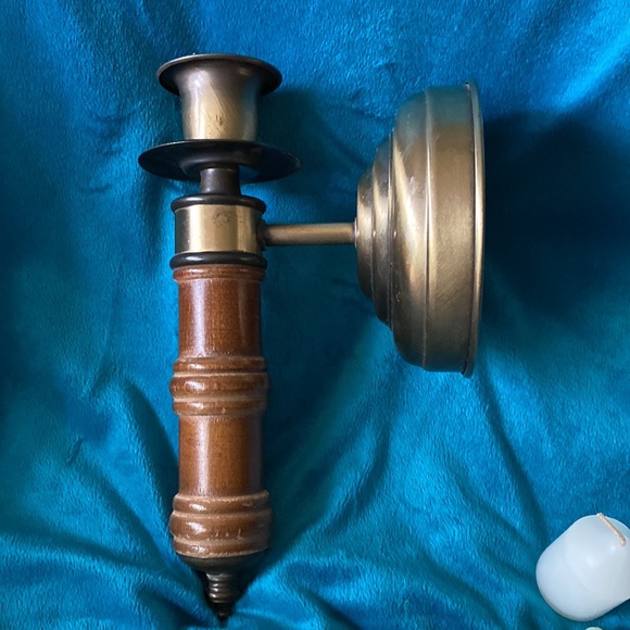 Vintage Homco Wall Sconce with Etched Glass Globe - Picture 12 of 13